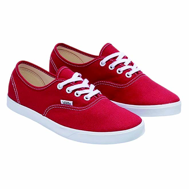 VN000D76RED1_VN000D76RED1_primary-Photoroom.jpg