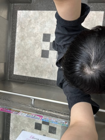 어제 엘베에서찍었습니다