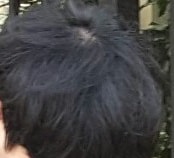 고개 약간 숙인것