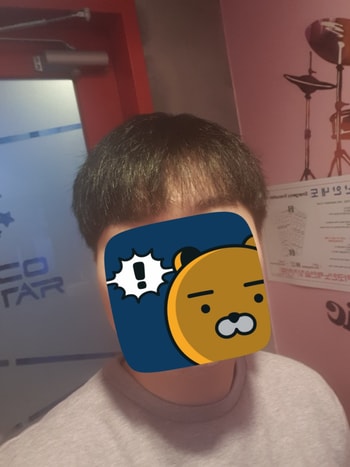 21년 12월입니다. 빈약한 앞머리. 두타놀을 먹은 후 오른쪽 M자라인 머리카락이 매우 급격히 빠졌습니다.