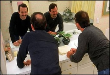 위 사진과 동일 인물들