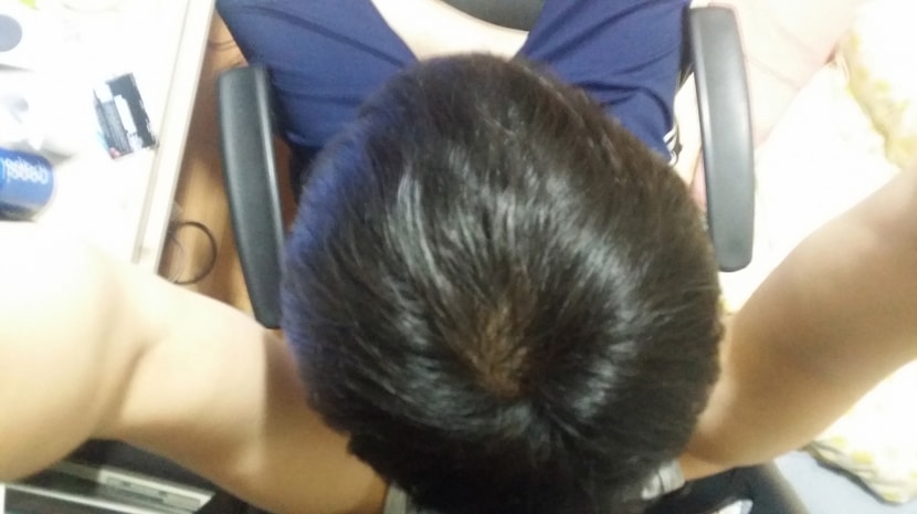 뒤로 거울로 비추어보니 괜찮아보이는데;; 머리 또 모아주고 하니까 괜찮아 보이는거같기도하고 모르겠어요 ;; 