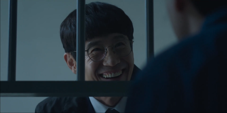 범죄자들한테 저렴하게 돈 받아 먹으면서 형기감형, 피해자 합의 등 해주고 사는 변호사인데