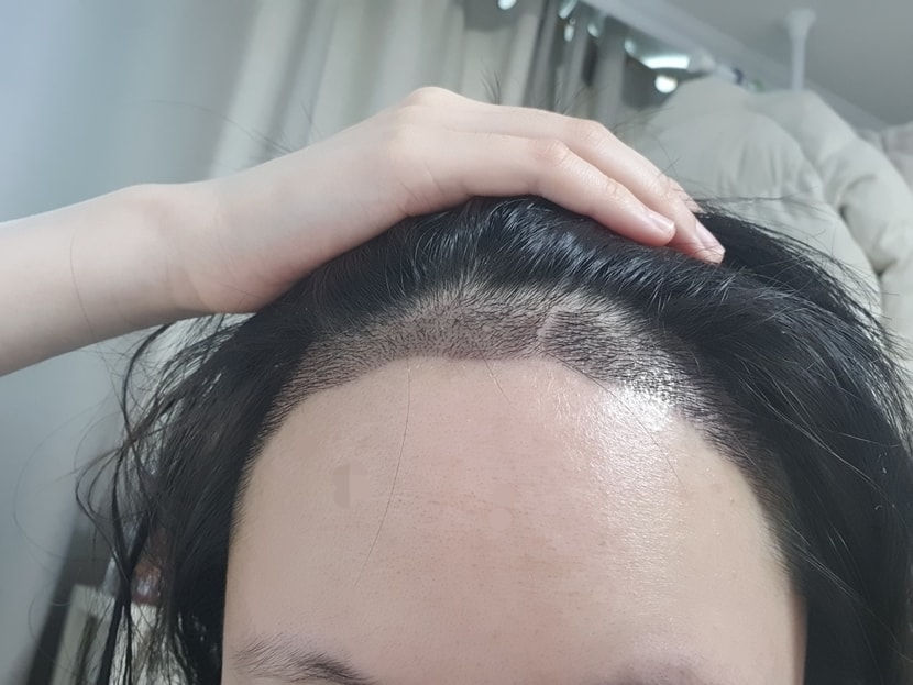 스크래치 처럼 살짝 빈 부분. 신경쓰일 정도는 x
