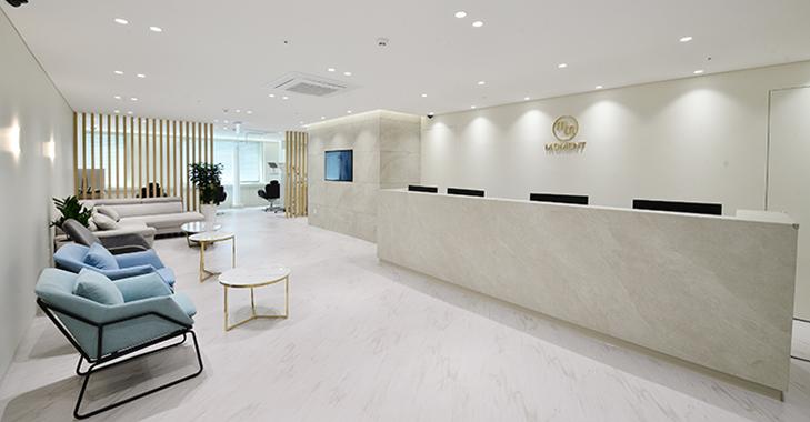Moment Clinic 홍보이미지