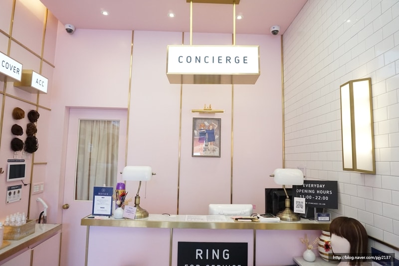 Pink age Apgujeong store