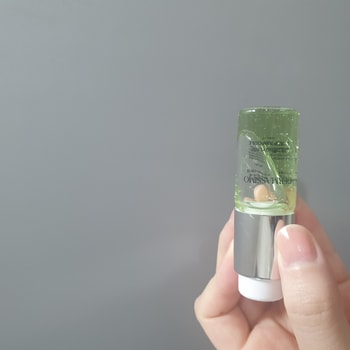 캡슐을 터트리기 전에는 꾸덕한 제형이에요