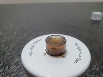 일단 가득찰 정도로 넣으면 3.5ml 입니다.