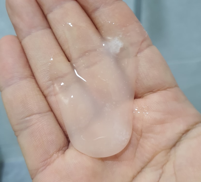 무색의 반투명한 제형