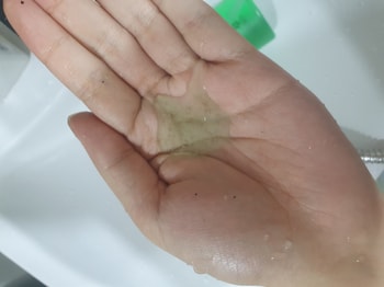 쿨링샴푸 손에 짜본거에요ㅎㅎ