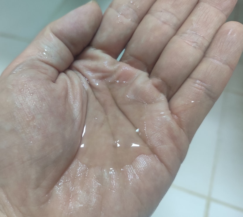 투명하고 물기많은 젤리느낌