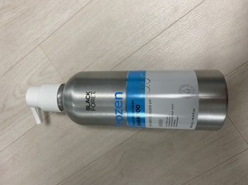 깔끔한 디자인의 고급스러운 용기