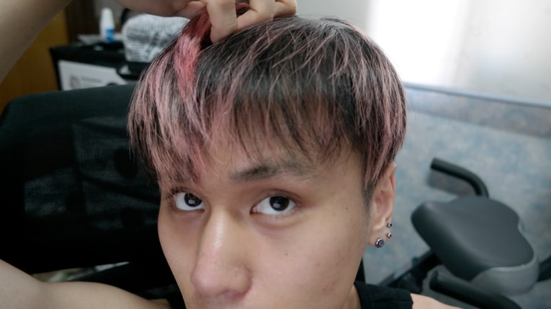 ハンナイブ1年目、ヘアバンド写真(x)下ろした髪の高画質超近接写真を載せます。