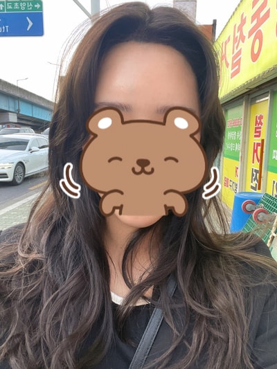 요거는 오늘 외출하면서 찍었는데, 머리내리고 다니면 거의 티 안나더라구요~!!