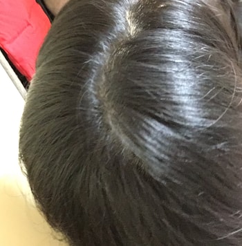 가르마 보이게찍어봤습니다 이런느낌이네요 이건 조명이 어두울때구요 