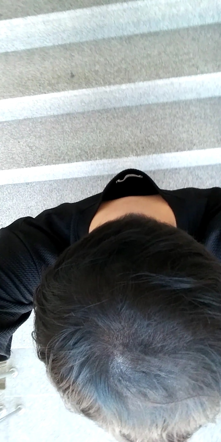 문신한다음날 집계단에서