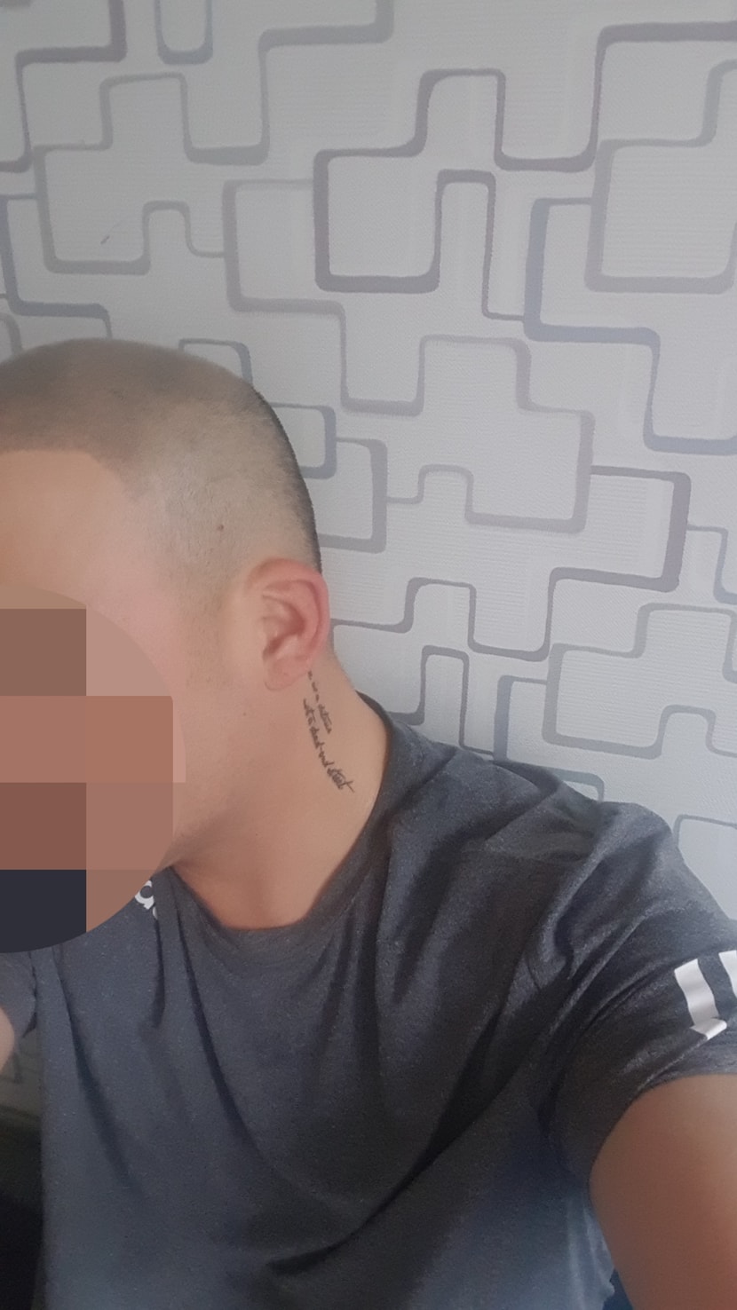 옆라인 입니다 포인트로 목 레터링 시선 분산용입니다 효과는 짱입니다ㅋ