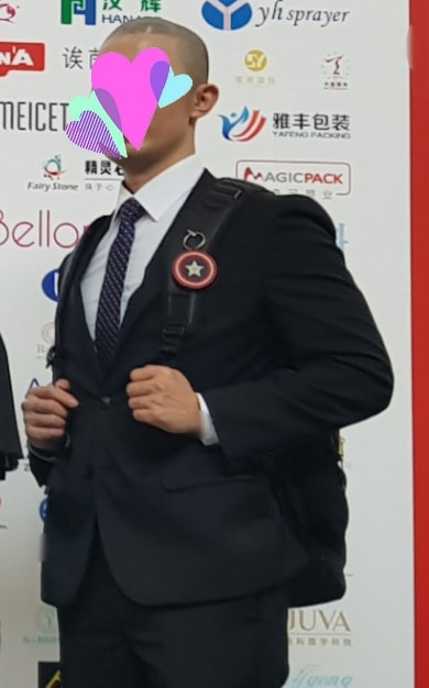 당당하게 모자벗습니다