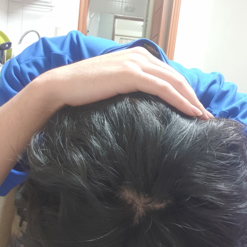 머리 앞으로 숙여서 찍은사진