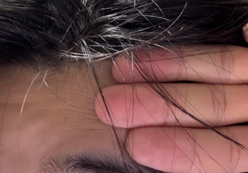 눈썹에서 세손가락