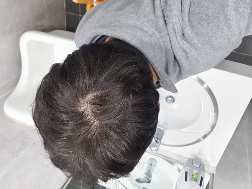 화장실 조명아래서 찍은사진입니다