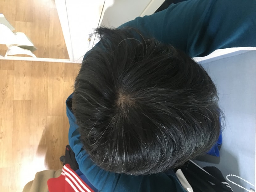 오늘 아침에 찍은 형광등에서 좀 떨어져서 찍은사진