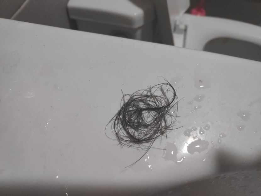 머리감고 난 뒤 배수구에 있던것들 입니다