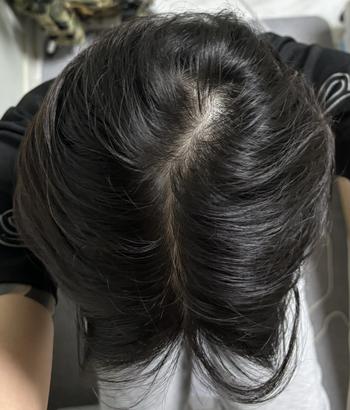 현재 머리 말리고 가르마 탄 사진