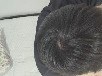 헬스장에서 잘찍힌 정수리 입니다