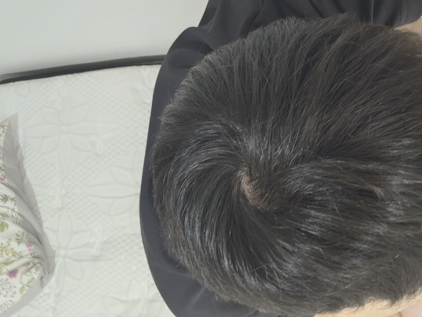 헬스장에서 잘찍힌 정수리 입니다