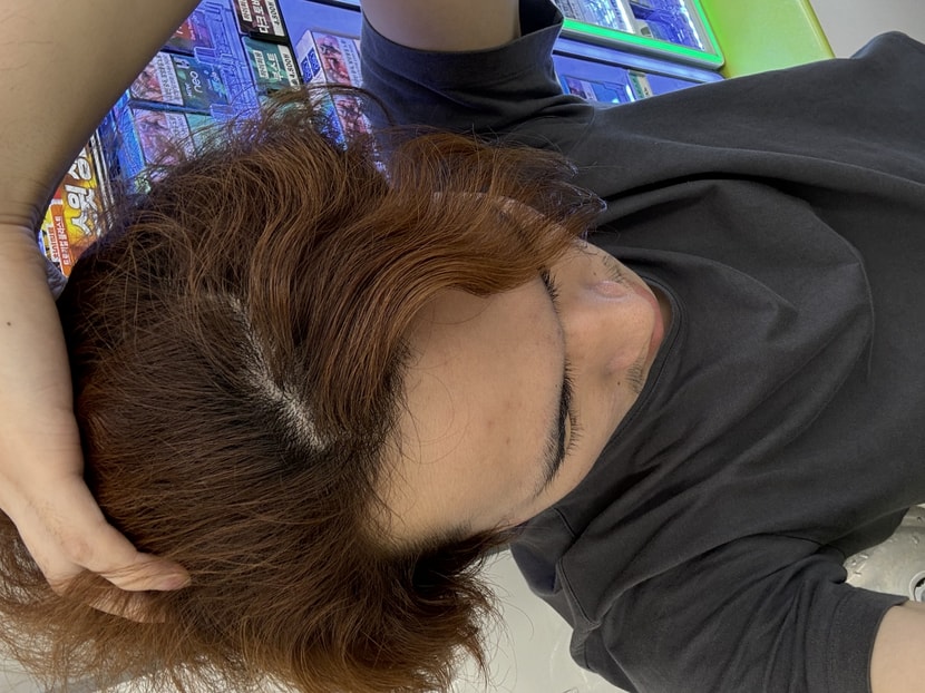 앞머리 위에서