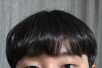 머리 자르기 전 찍은 사진입니다.