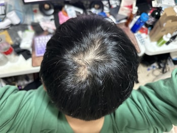 집 조명아래 입니다