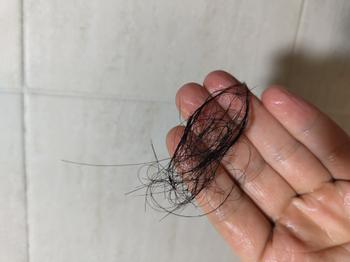 머리 한번 감을 때 빠지는 양