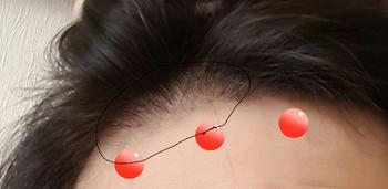 검은색 동그라미친부분 이쪽이 머리올리면 속살이 다보이네요