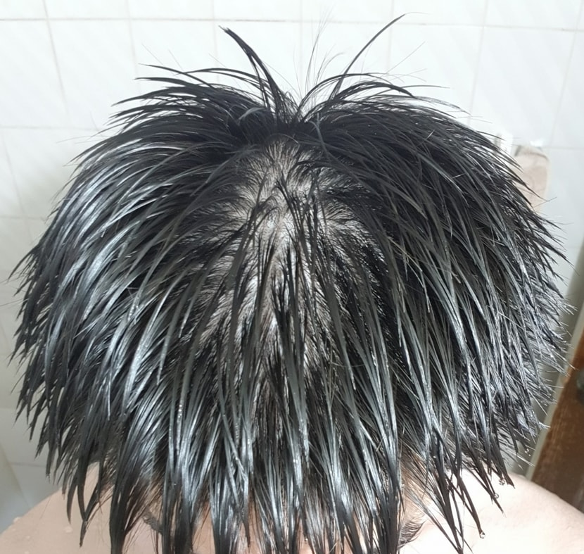 젖은 윗머리 셀카