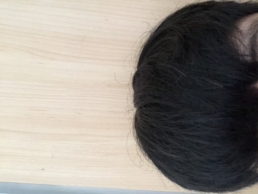 잔머리는 아닌것같고 앞에서부터 뒷머리까지 곱슬거리면서 삐죽삐죽 올라와있습니다