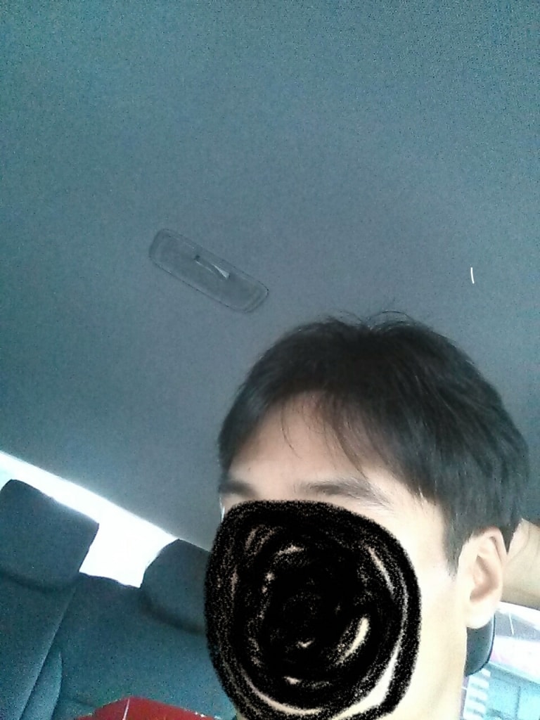 이건 새로맟추기전 가발인데 2년조금 넘게 썼더니 앞머리숫이 좀 줄어들어 새가발하고 숫차이가 확연히 차이지네요..그래도 2년동안 썻던제품이 길이 잘들어 스타일 잡기도 쉽구 더 자연스럽네요..가운데 가름마부분이 너무 빠져서 수선보낼 예정이에요..