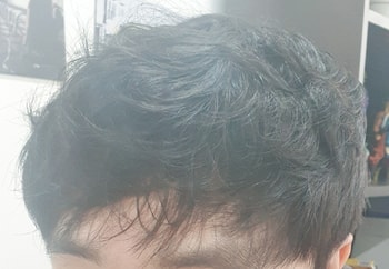 증모하고서 다음날 파마하고 찍은 사진입니다.
