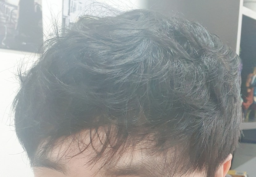증모하고서 다음날 파마하고 찍은 사진입니다.