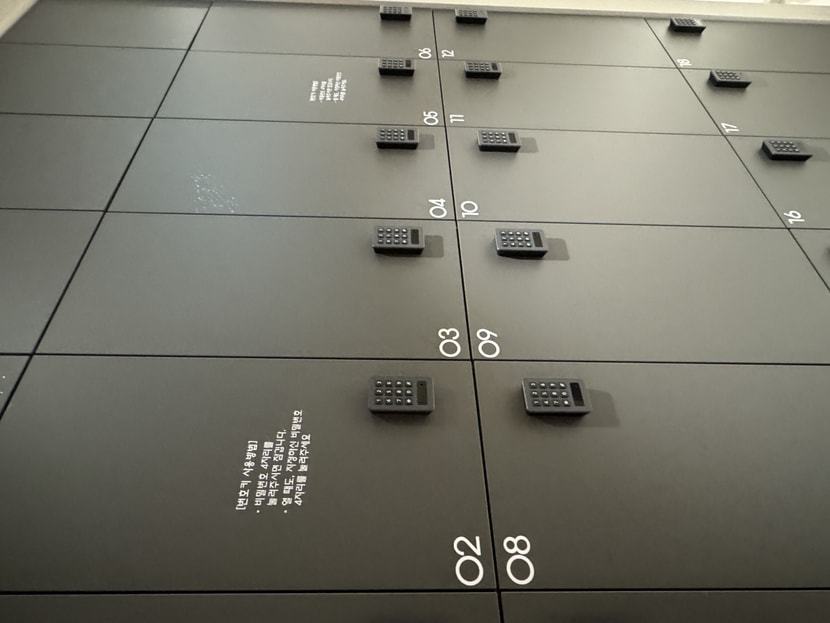 화장실 가는길! 사물함도 있었어요!