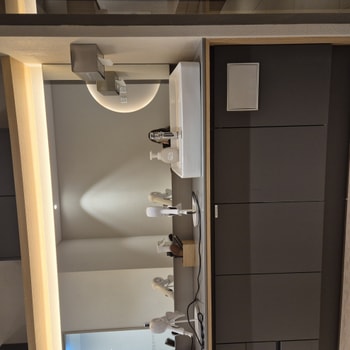 치료실 들어가기 전 대기공간에서 잠깐 사진 찍어봤어요! 