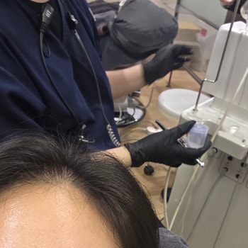 우선 두피 스케일링을 진행해요 ㅎㅎ 두피가 진짜 시원해지는게 느껴지더라구요