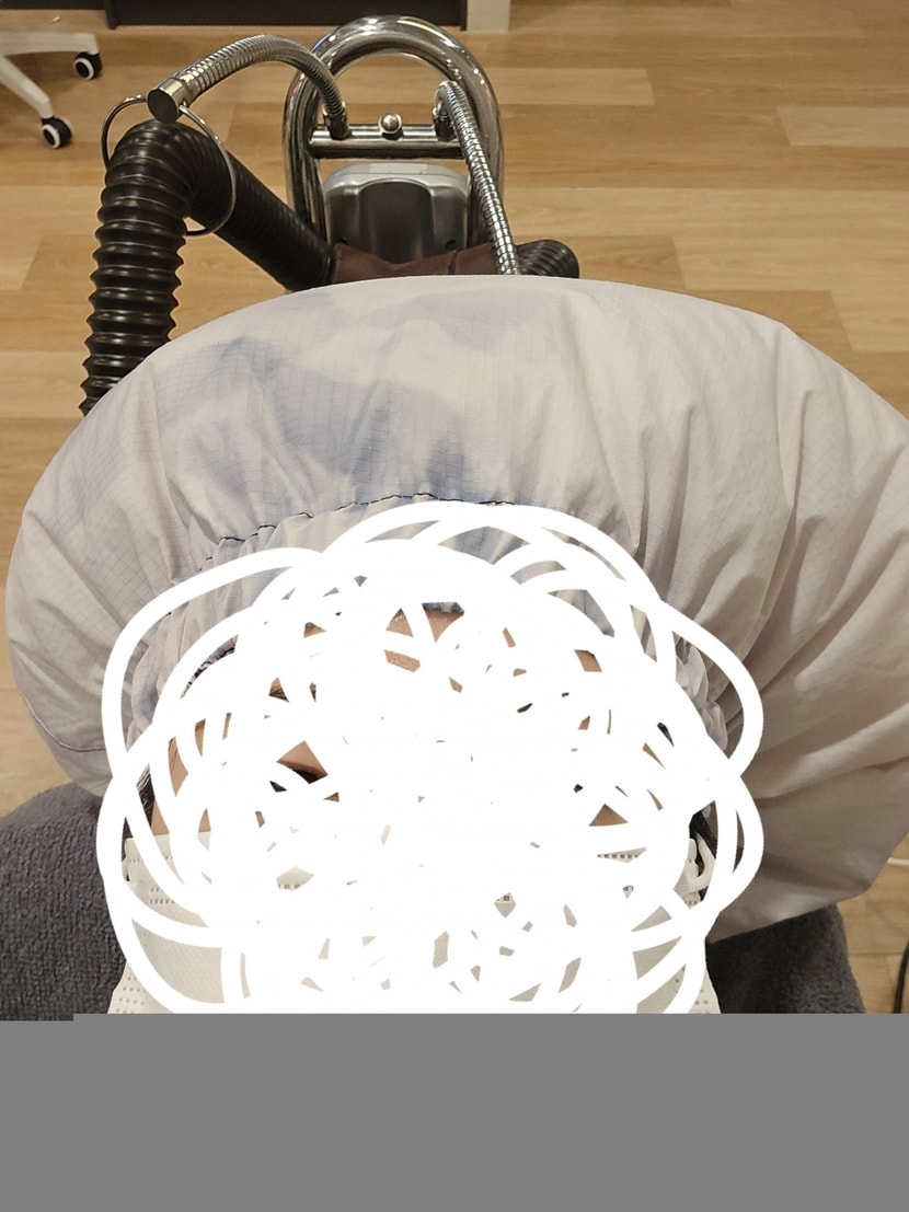 스팀으로 각질을 불려줌