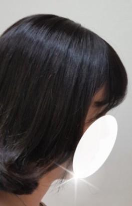 가발 쓴 옆모습