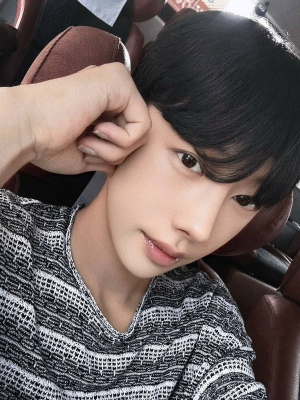 돌출눈에 복코.. 윤곽까지해서 수술받았어요