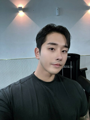 남자 윤곽, 눈이랑 코는 재수술 후기 드려드립니다.