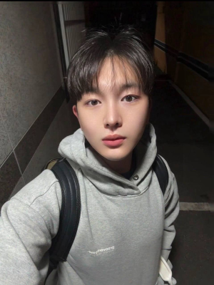 남자 윤곽눈코 잘됐다고 생각해요