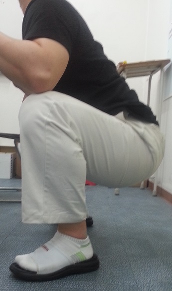 정석 스쿼트 자세.jpg