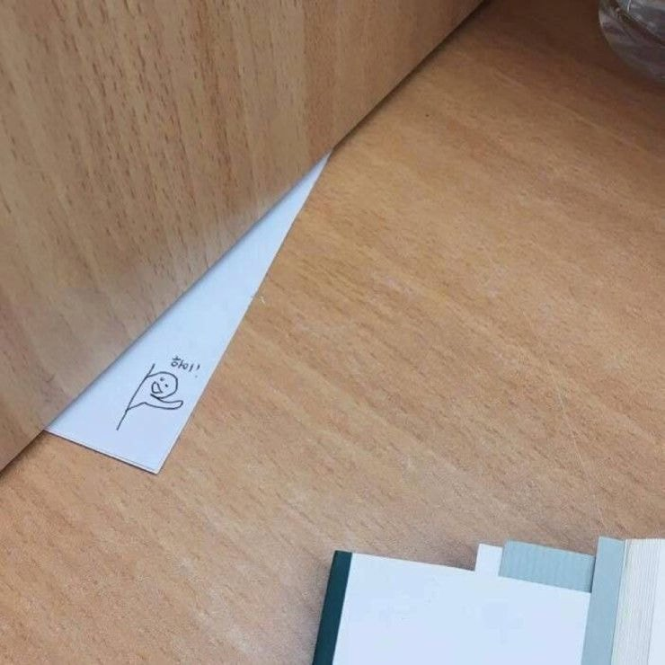 독서실 옆자리 의문의 인사.png